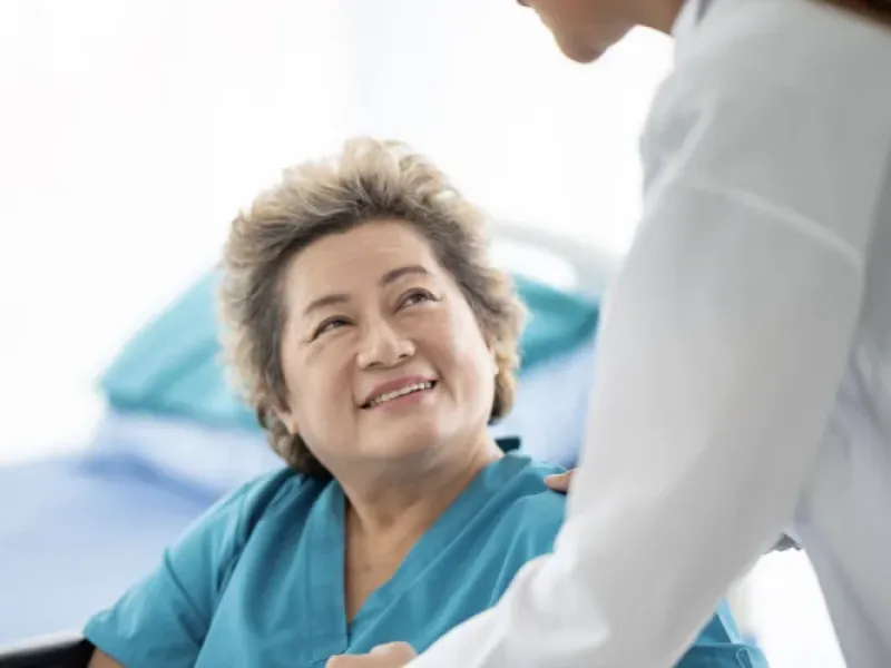 Caregiver with womain discussing plan.